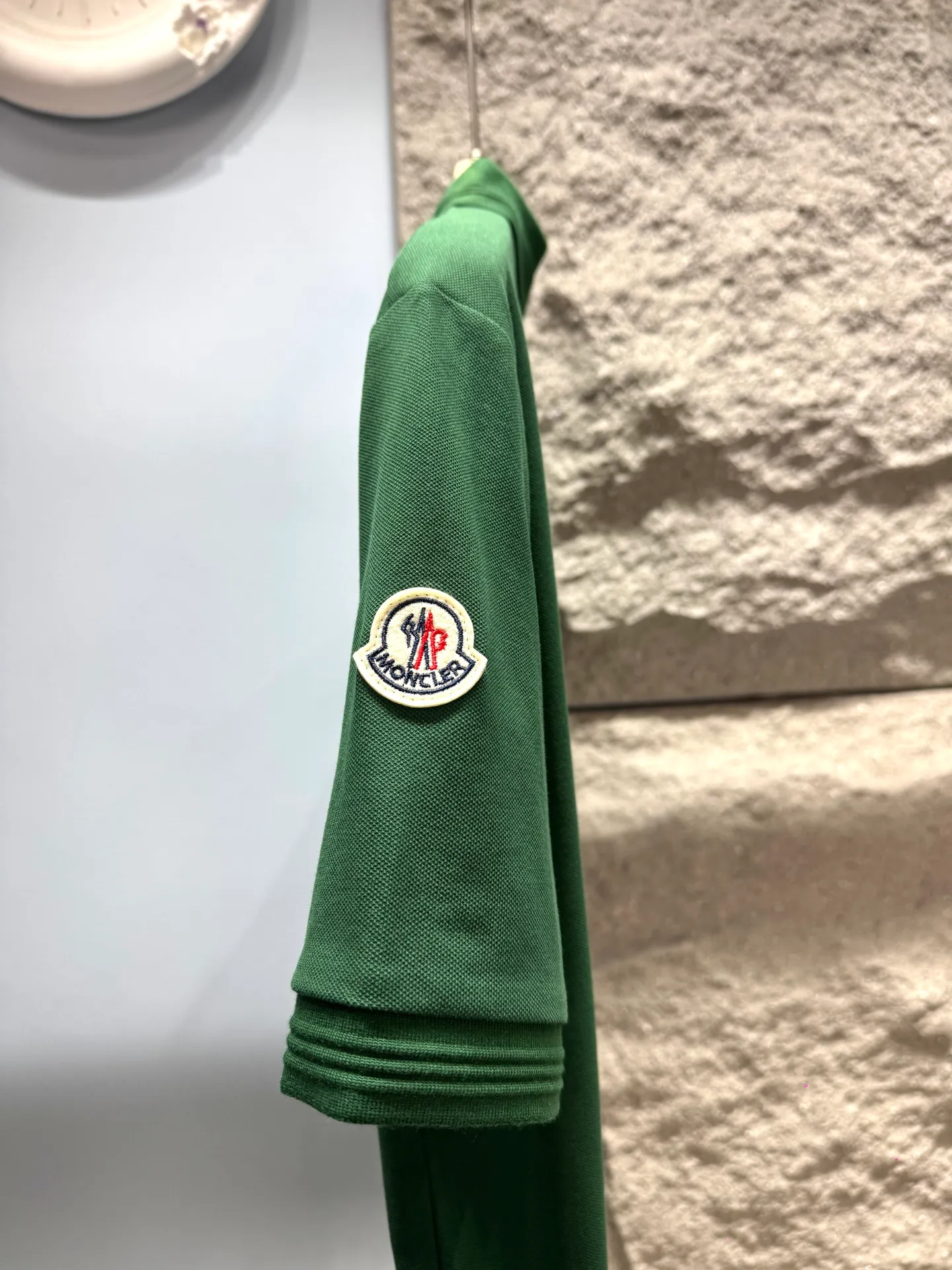Moncler* ‼️ T ® 🖤 Polo ， ， 。 240g ，Breathable ， 。 ⚠️ ： ⚠️XL 22715 Same Style 𝐂𝐎𝐋𝐎𝐔𝐑：White Green Black 𝐒𝐈𝐙𝐄：M-4Xl